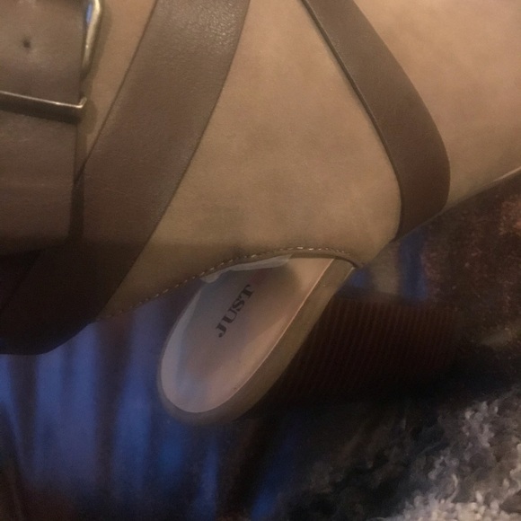 Shoes - Picture 5 of 8